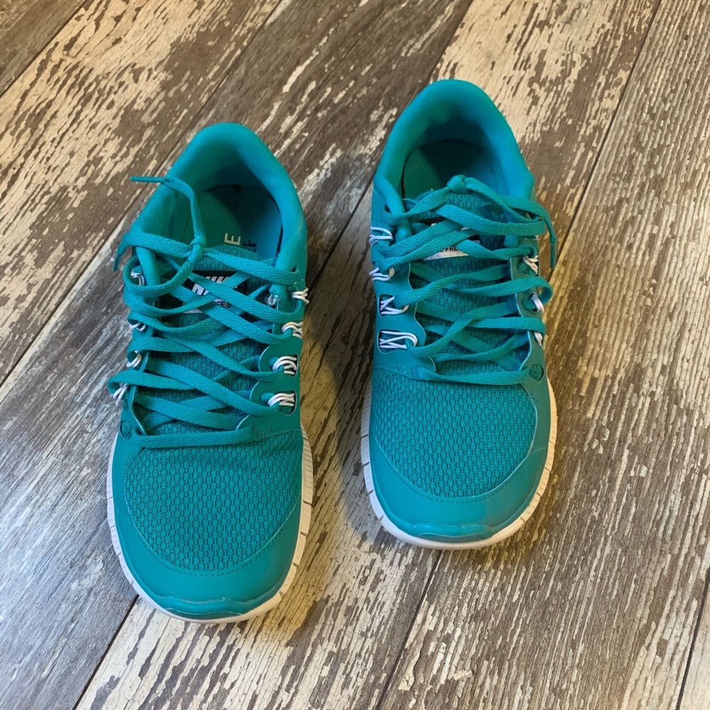 Brand New! Nike Free 5.0, Size 6.5, Teal and White